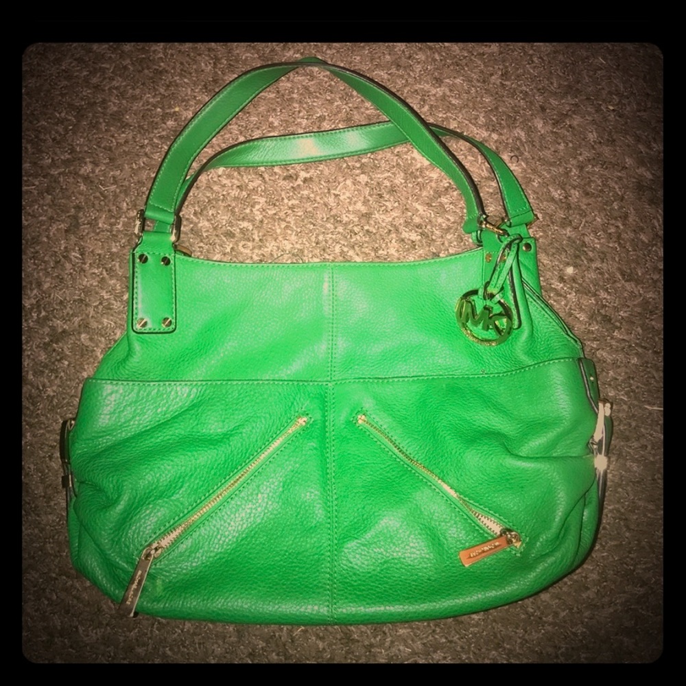Michael Kors handbag comes with matching green zip-up Wallet!